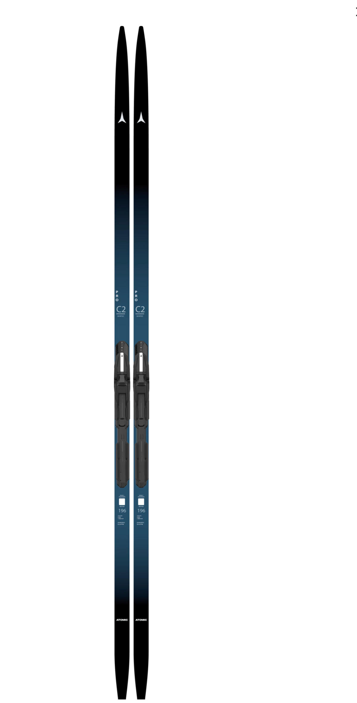 Atomic C2 skin längdpaket with bindings, showcasing sleek cross-country skis and attached bindings on a snowy background.